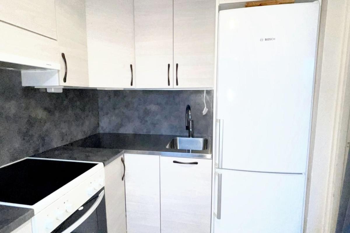 Charming studio in Helsinki 42 m² with pool view - Hizvo