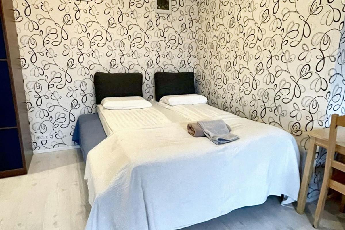 Charming studio in Helsinki 42 m² with pool view - Hizvo