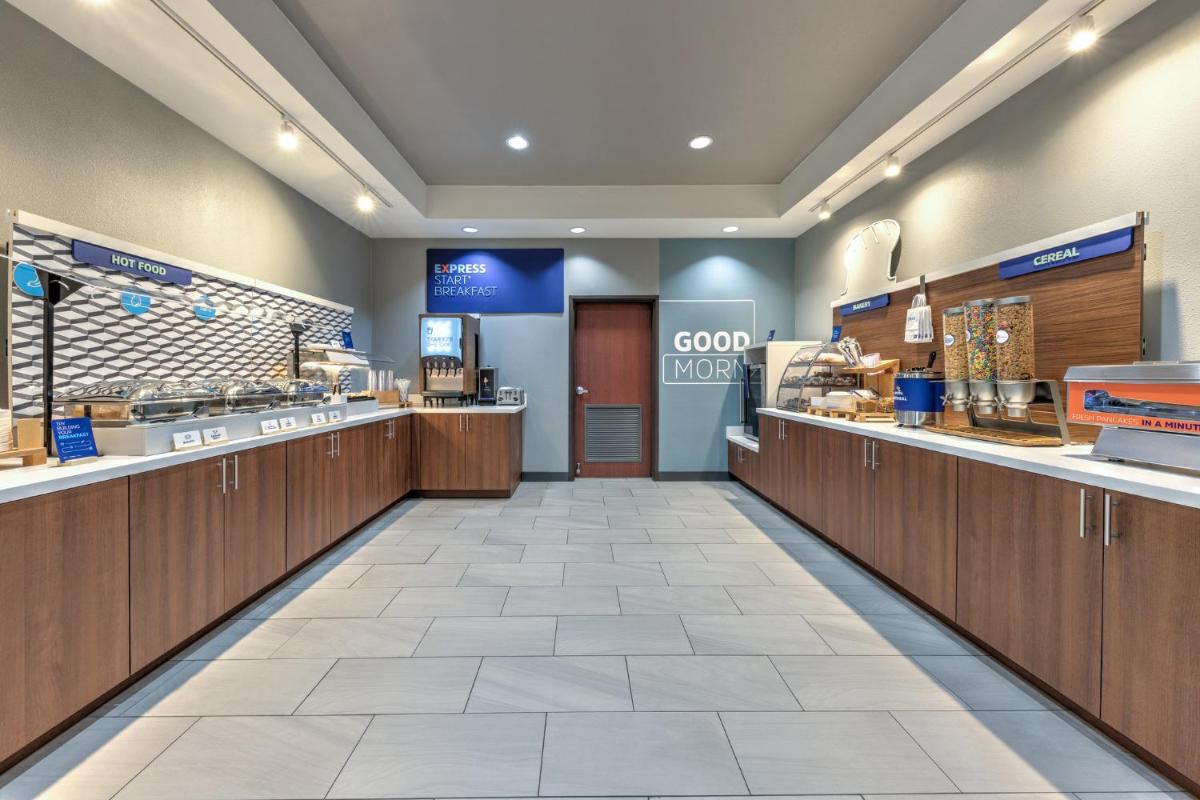 Holiday Inn Express Hotel and Suites Athens by IHG - Housity