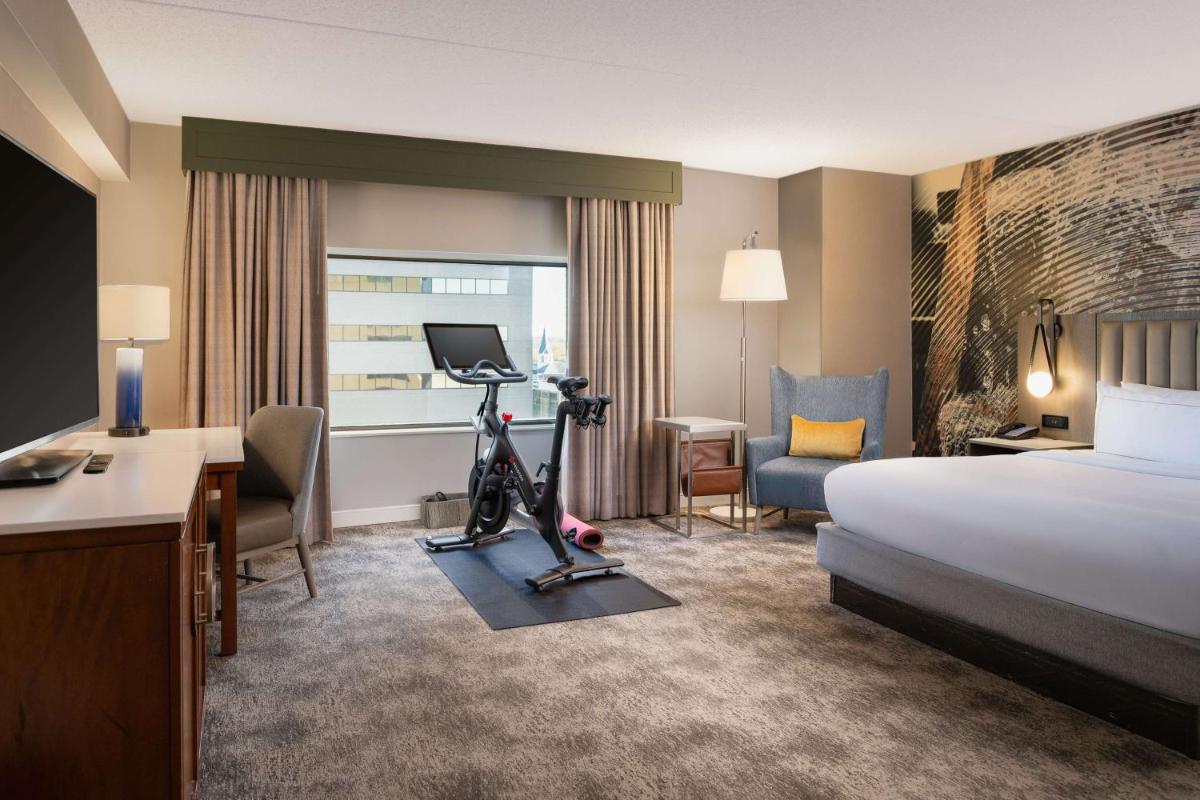 Hilton Lexington Downtown - Housity