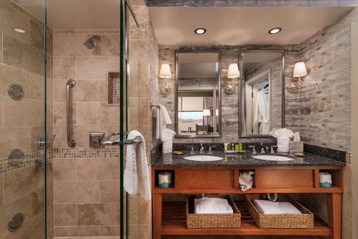 Hilton Lexington Downtown - Housity