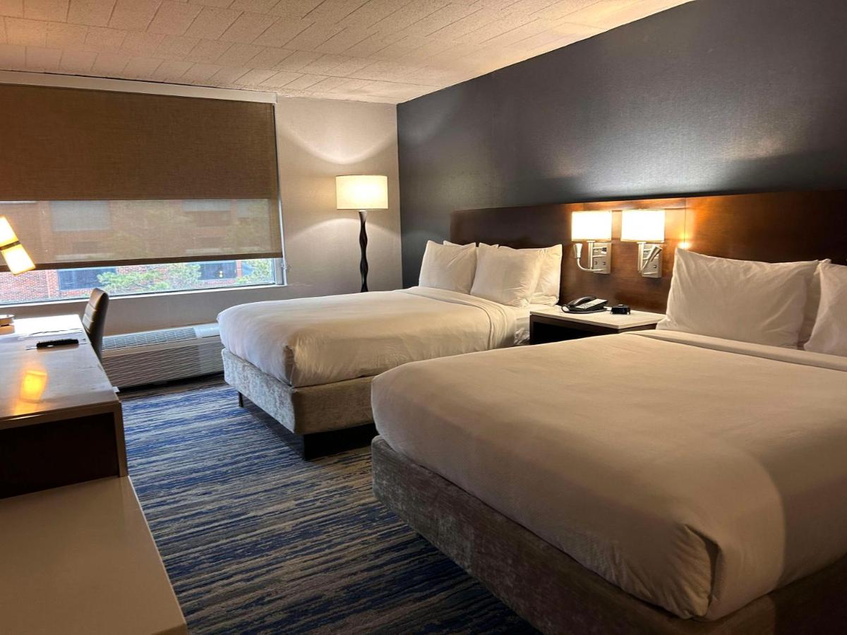 Skyline Hotel Detroit Airport, SureStay Collection by Best Western - Housity