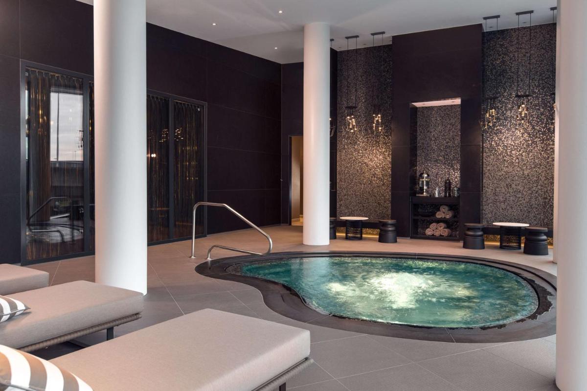 Hilton Amsterdam Airport Schiphol - Housity