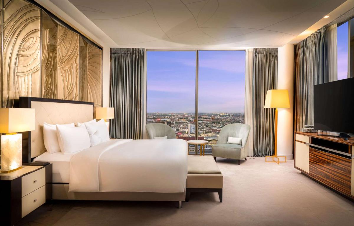 TV/Unterhaltungsangebot in der Unterkunft Waldorf Astoria Berlin