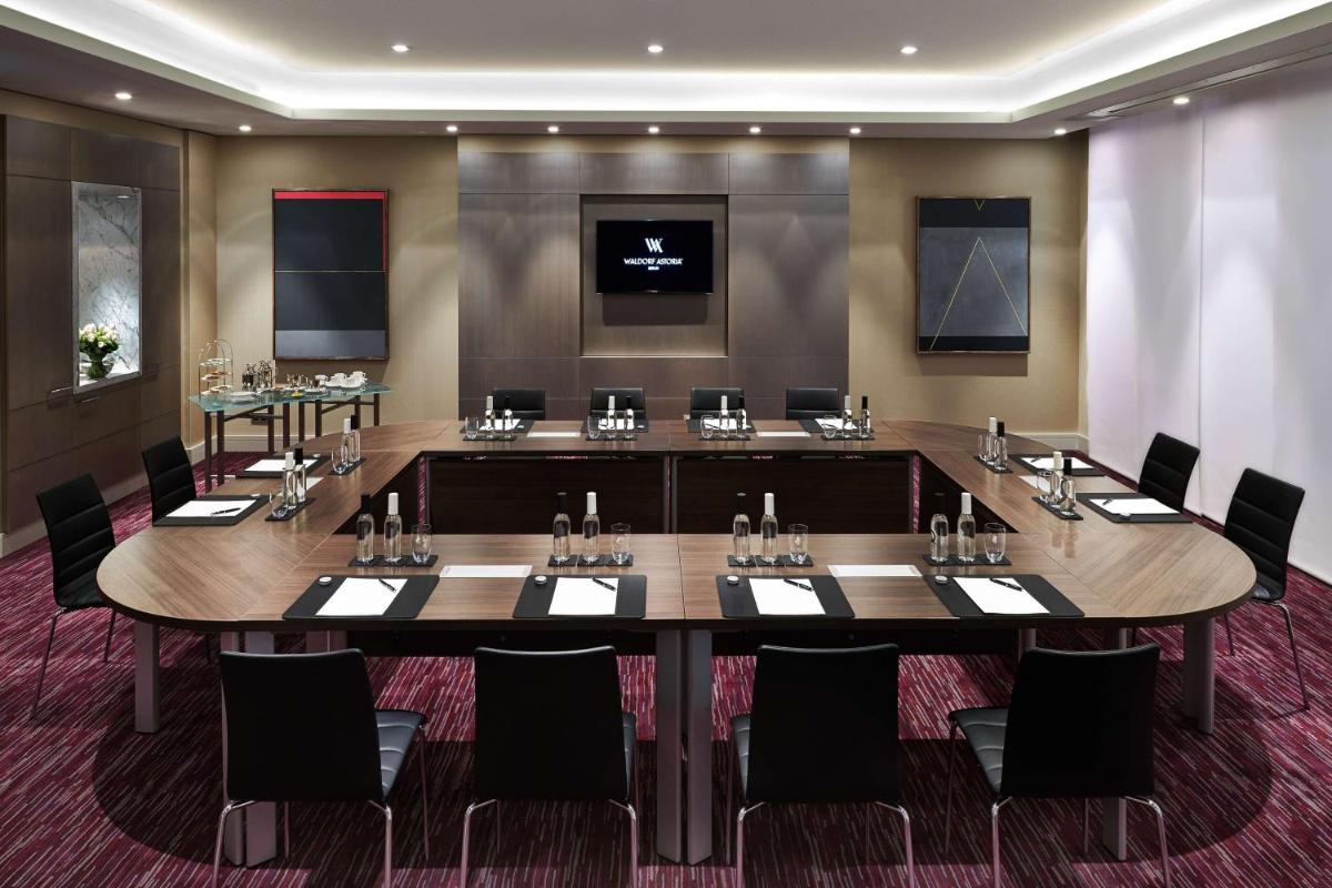 Der Geschäftsbereich oder Konferenzraum in der Unterkunft Waldorf Astoria Berlin