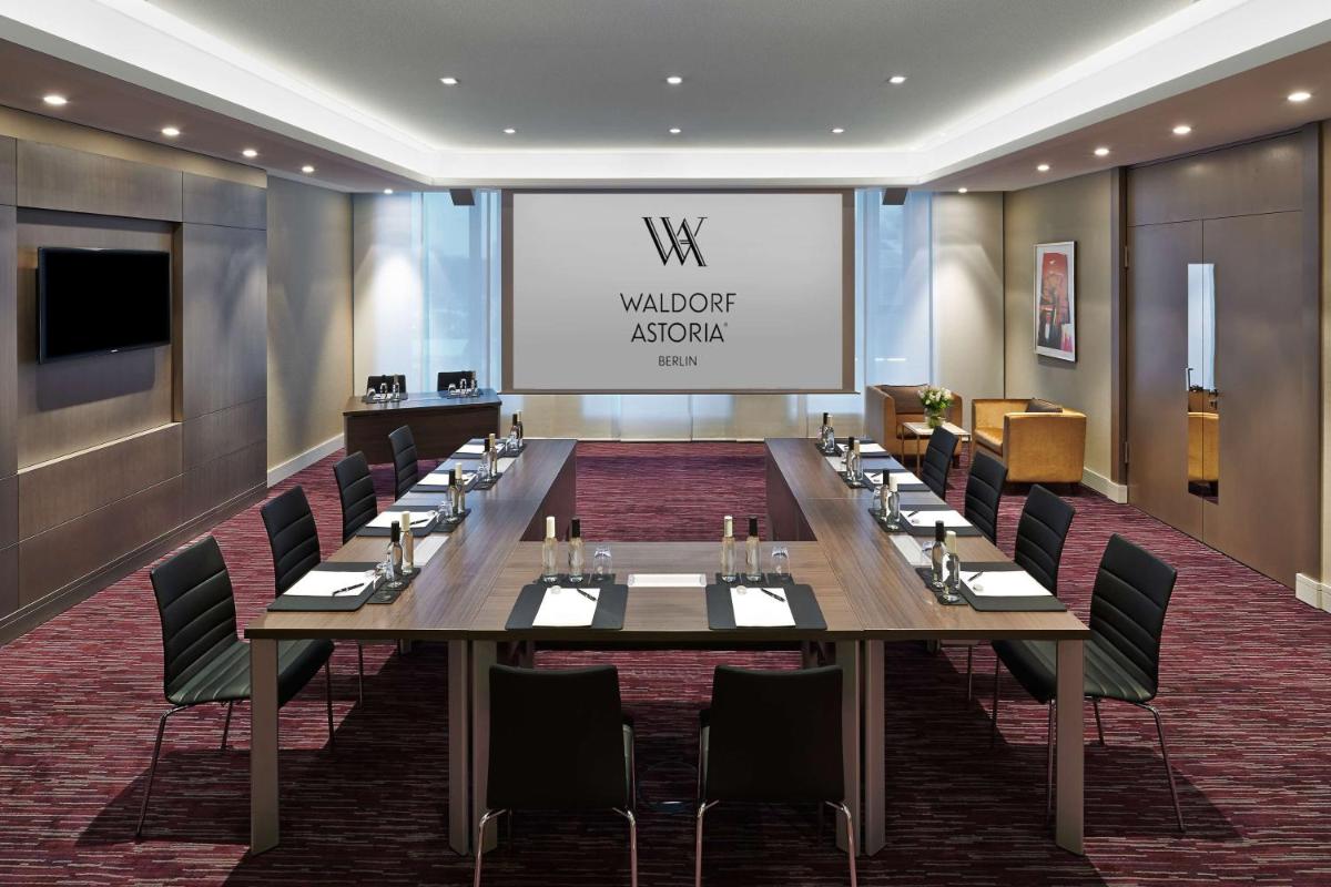 Der Geschäftsbereich oder Konferenzraum in der Unterkunft Waldorf Astoria Berlin