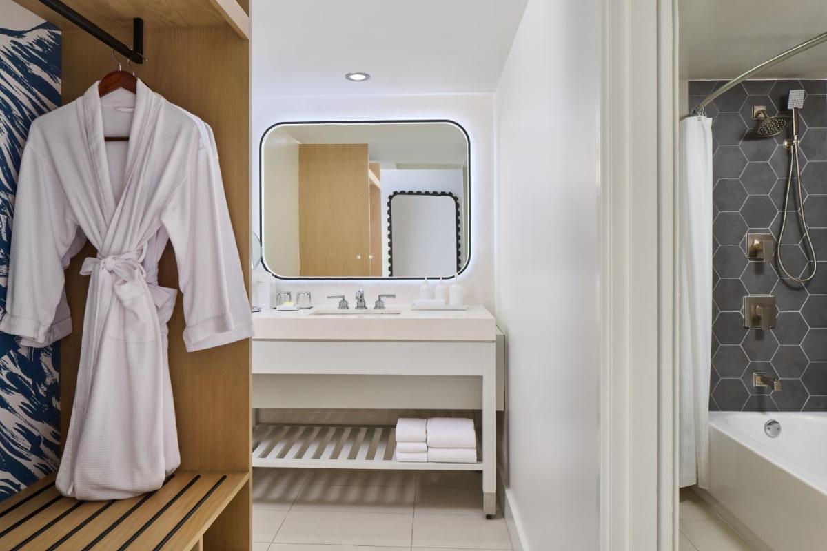 Hyatt Regency Waikiki Beach Resort & Spa - Housity