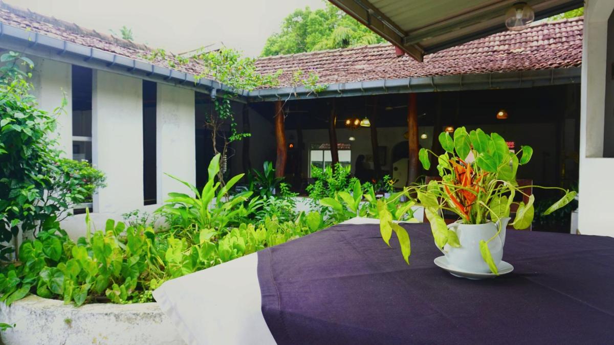 Habarana INN - Housity