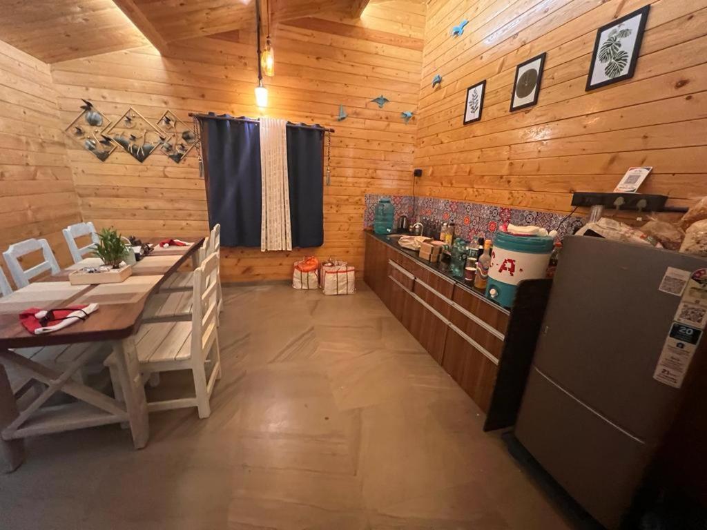 Little Swiss, By the lake - Housity