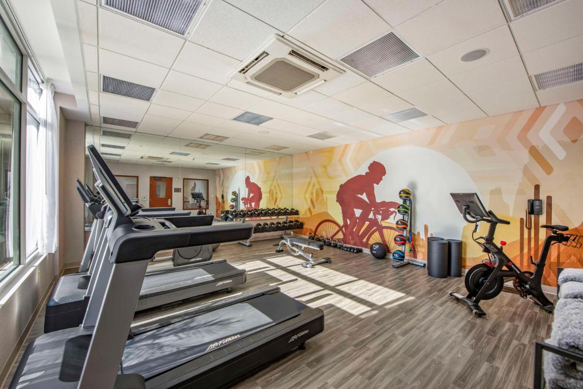 Hyatt Place Riverside Downtown - Housity