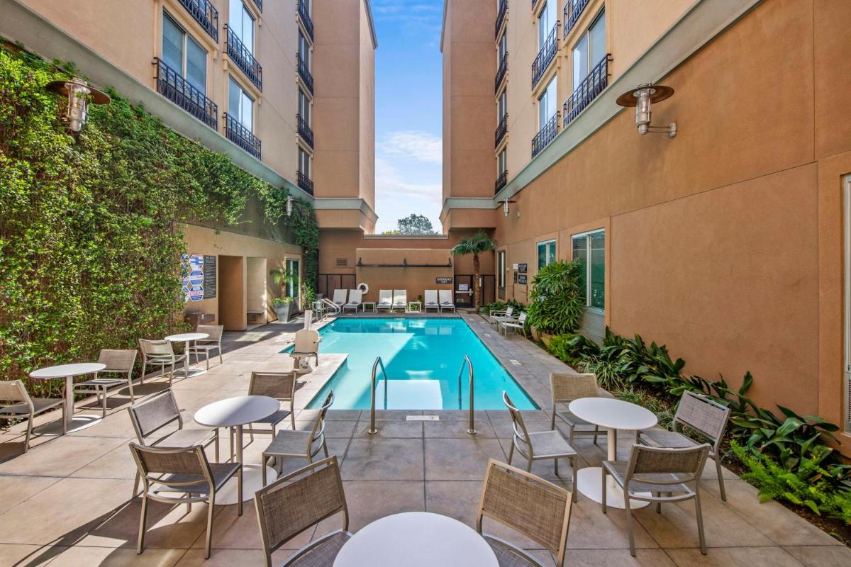 Hyatt Place Riverside Downtown - Housity