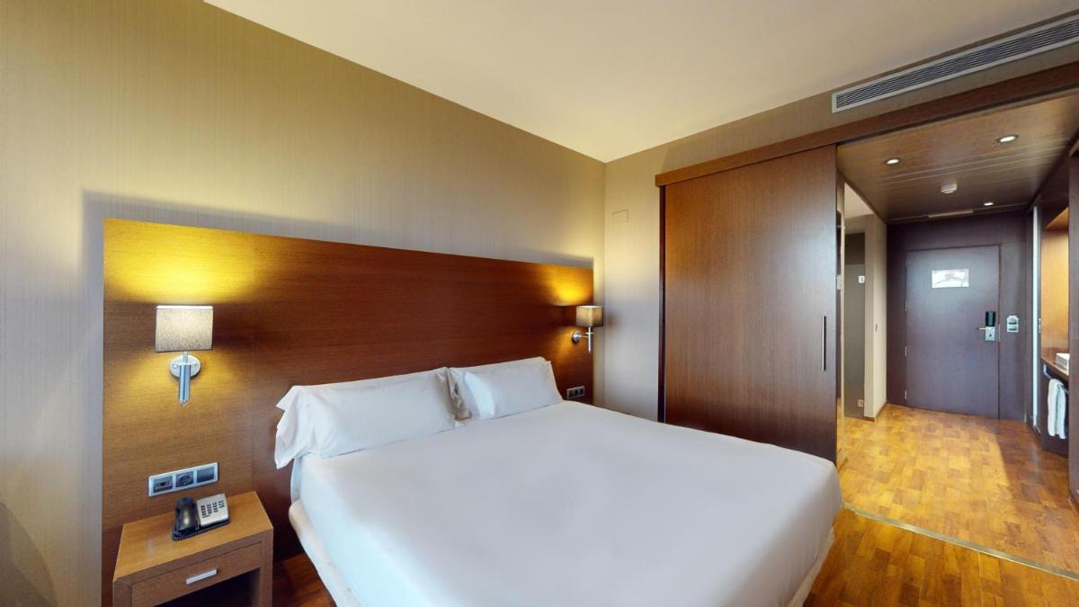 Cama o camas de una habitación en AZZ Valencia Congress Hotel & Spa