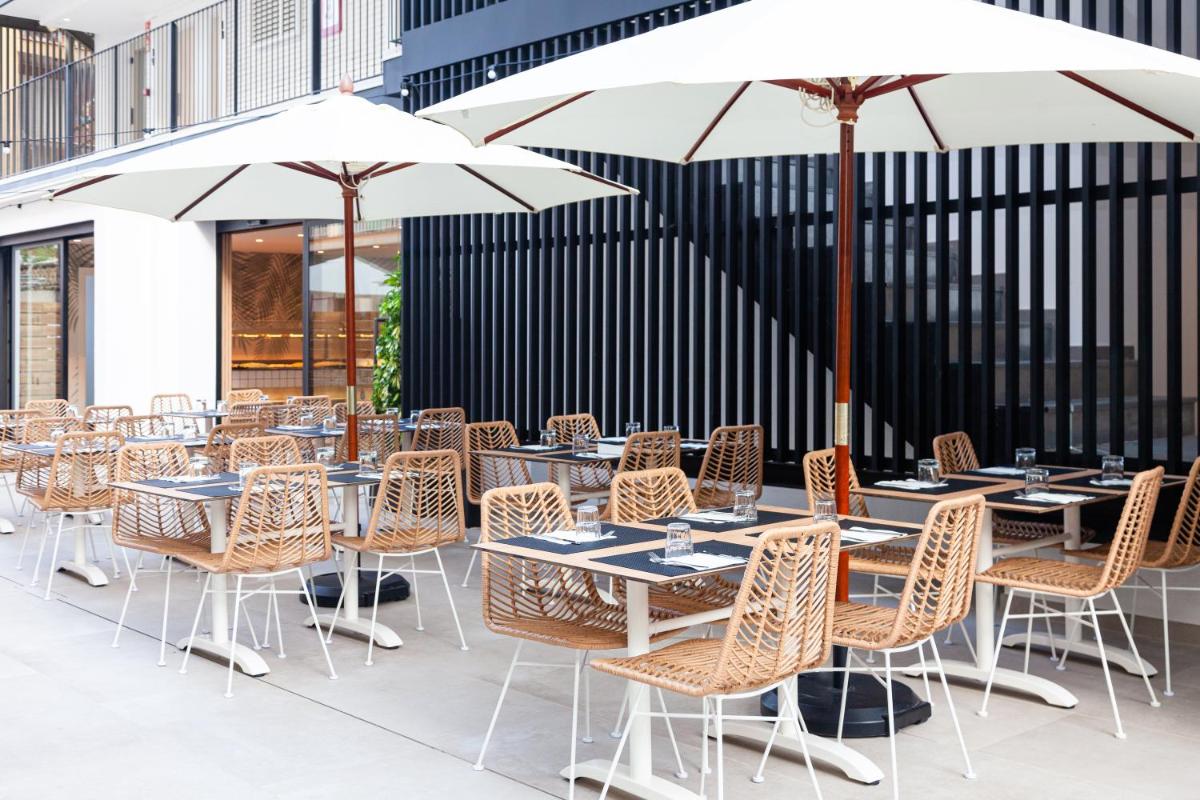 Un restaurante o sitio para comer en DWO Les Palmeres