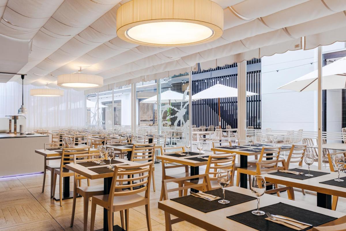 Un restaurante o sitio para comer en DWO Les Palmeres