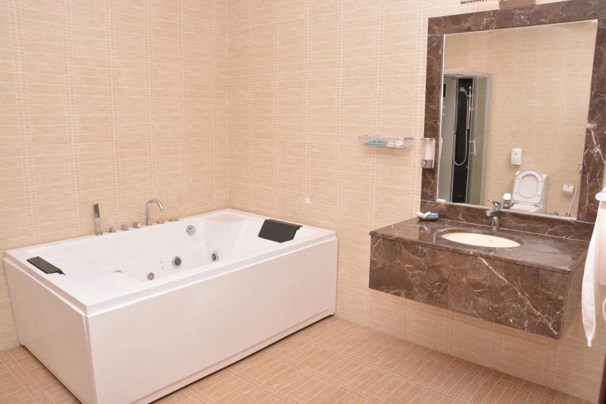 Suitetrails - Janadriyah suites 13
