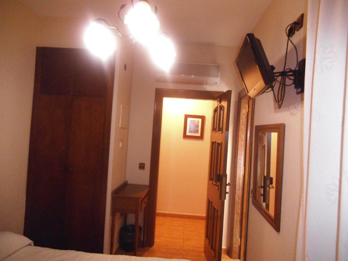 Hostal Los Galgos - Housity