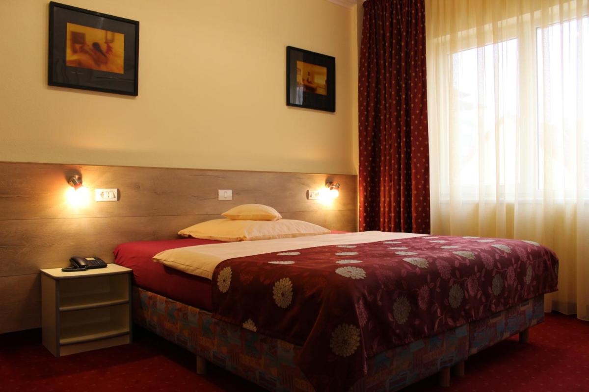 Pension Yellow - Housity