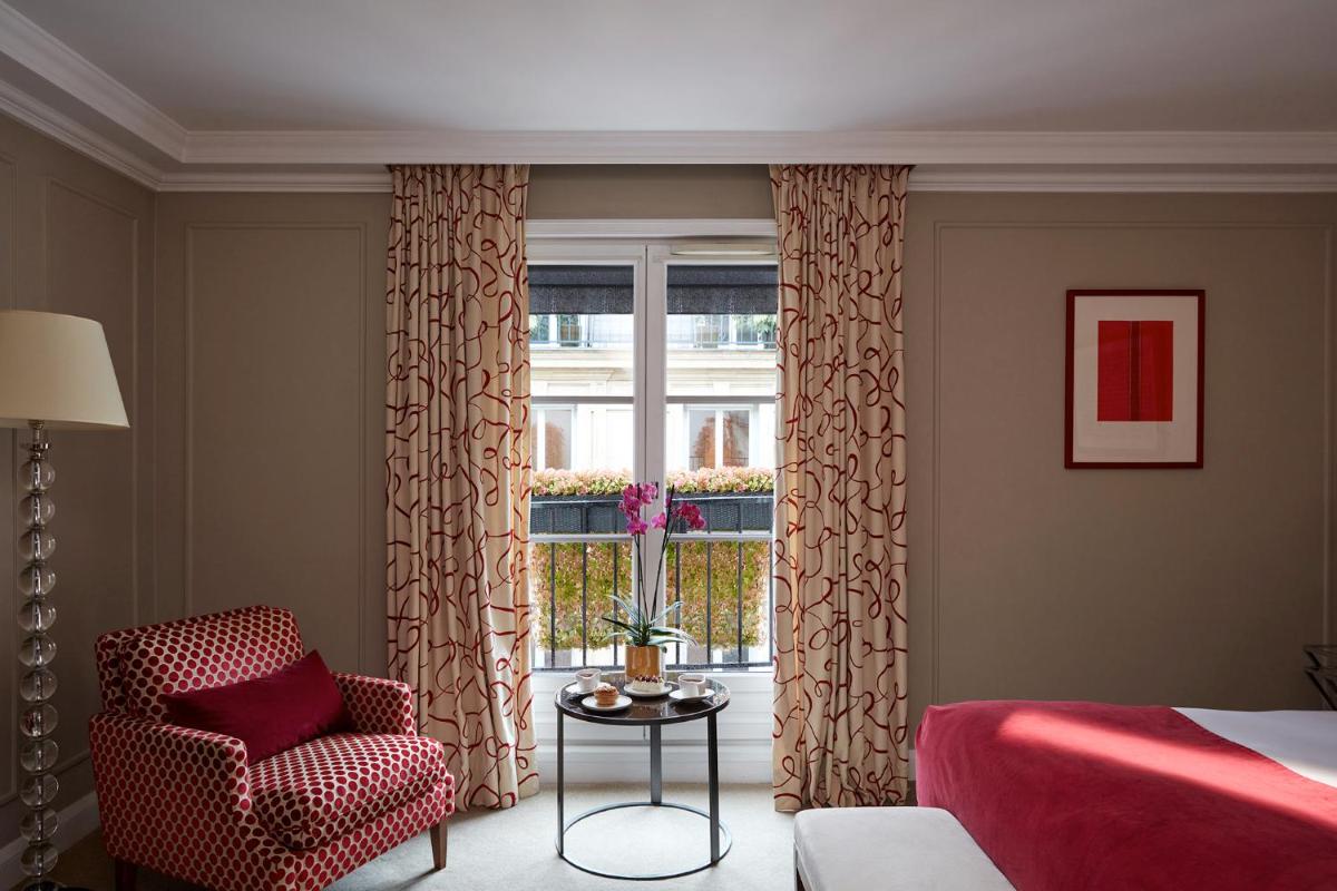Coin salon dans l'établissement Le Burgundy Paris