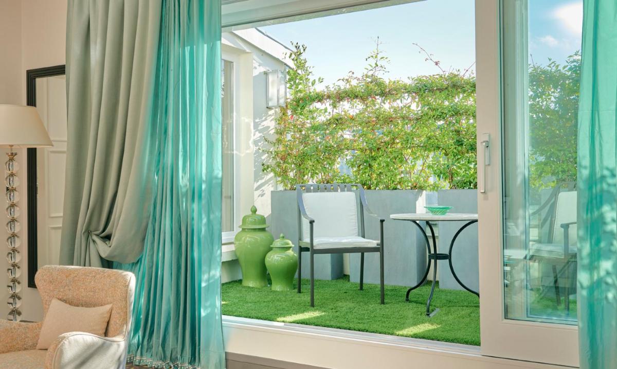 Jardin de l'établissement Le Burgundy Paris