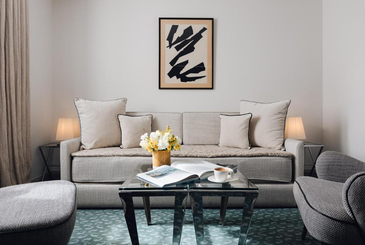 Coin salon dans l'établissement Le Burgundy Paris