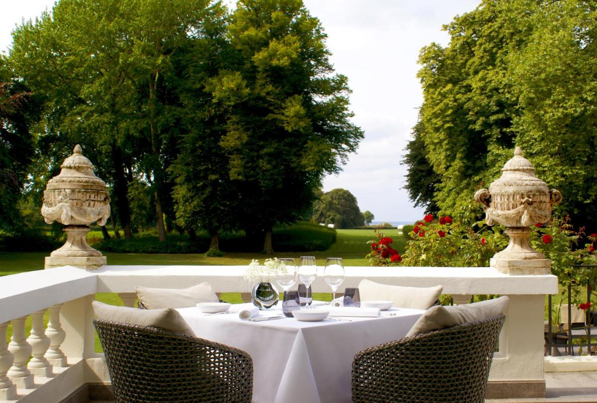 Ein Garten an der Unterkunft Weissenhaus Private Nature Luxury Resort