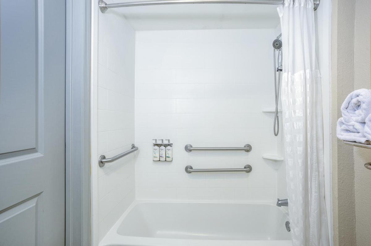 Holiday Inn Express & Suites Oceanfront Daytona Beach Shores, an IHG Hotel - Housity