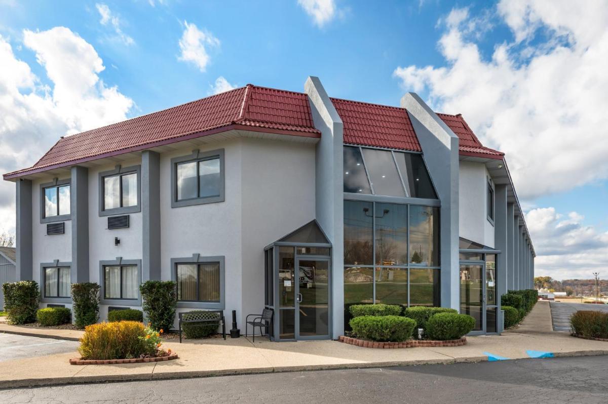 Red Roof Inn Greencastle South - Cloverdale - Housity
