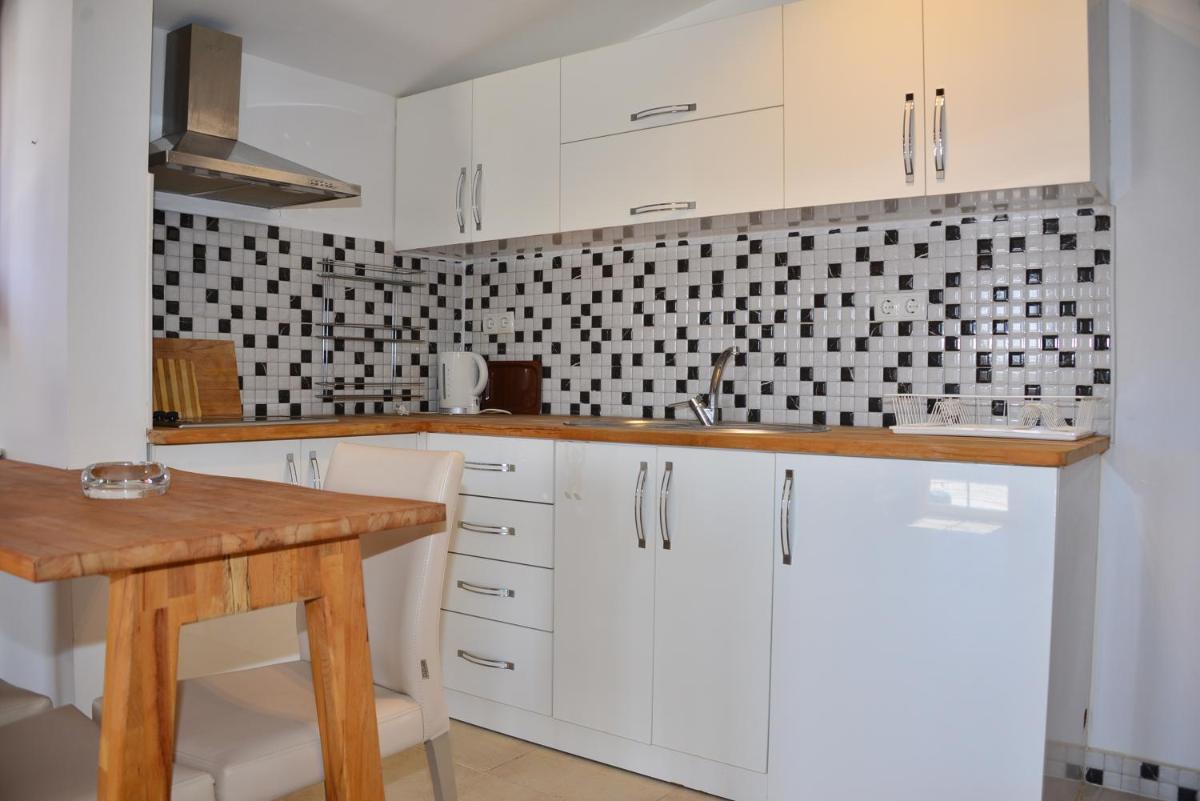 Aquarius Hotel - Housity