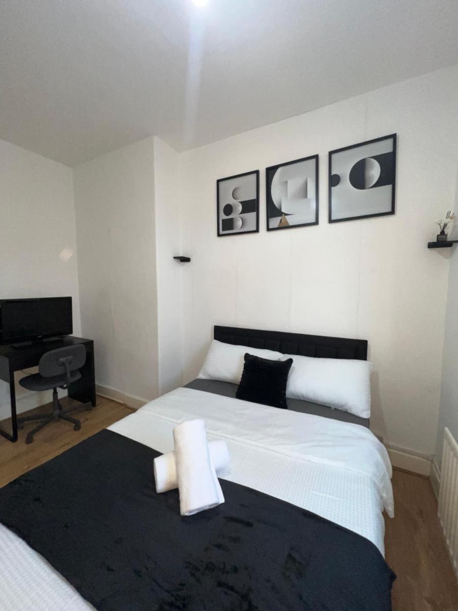 Adorable Double Room - Housity