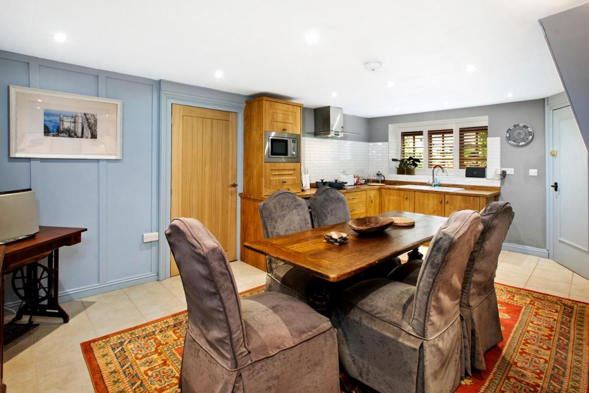 Woodville Barn - Housity