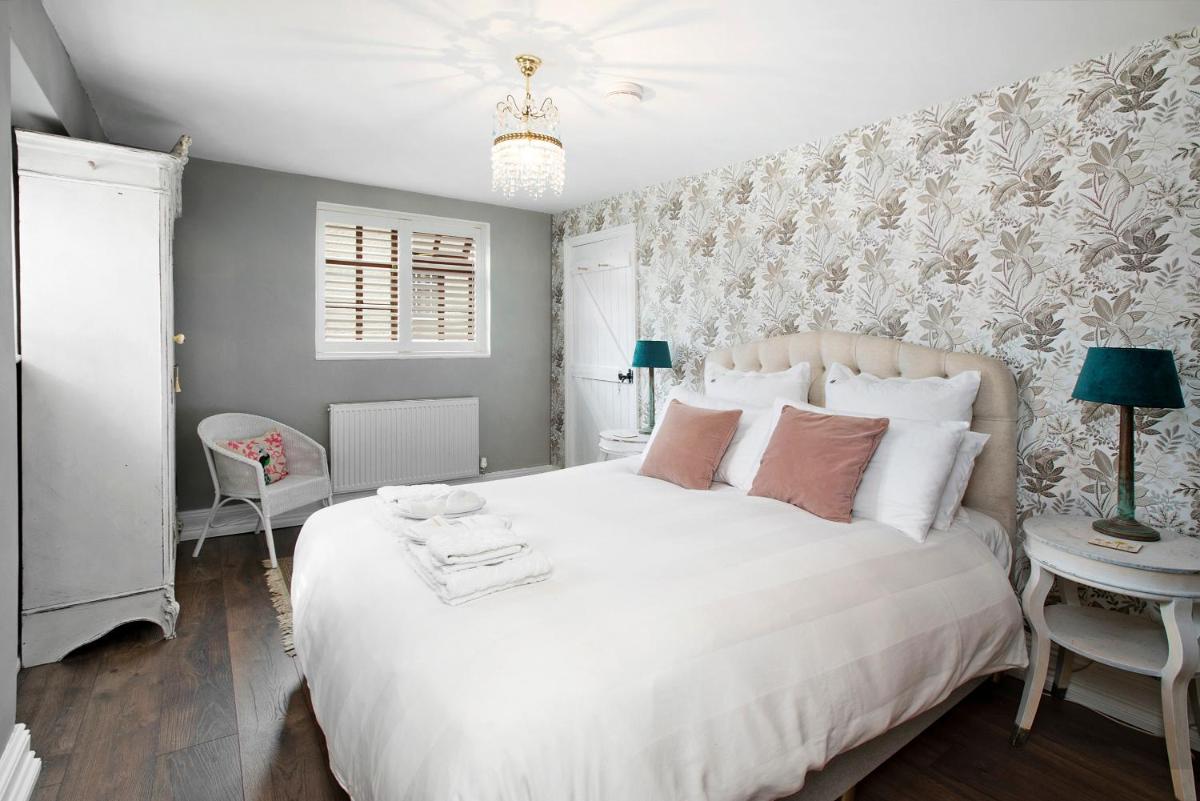 Woodville Barn - Housity
