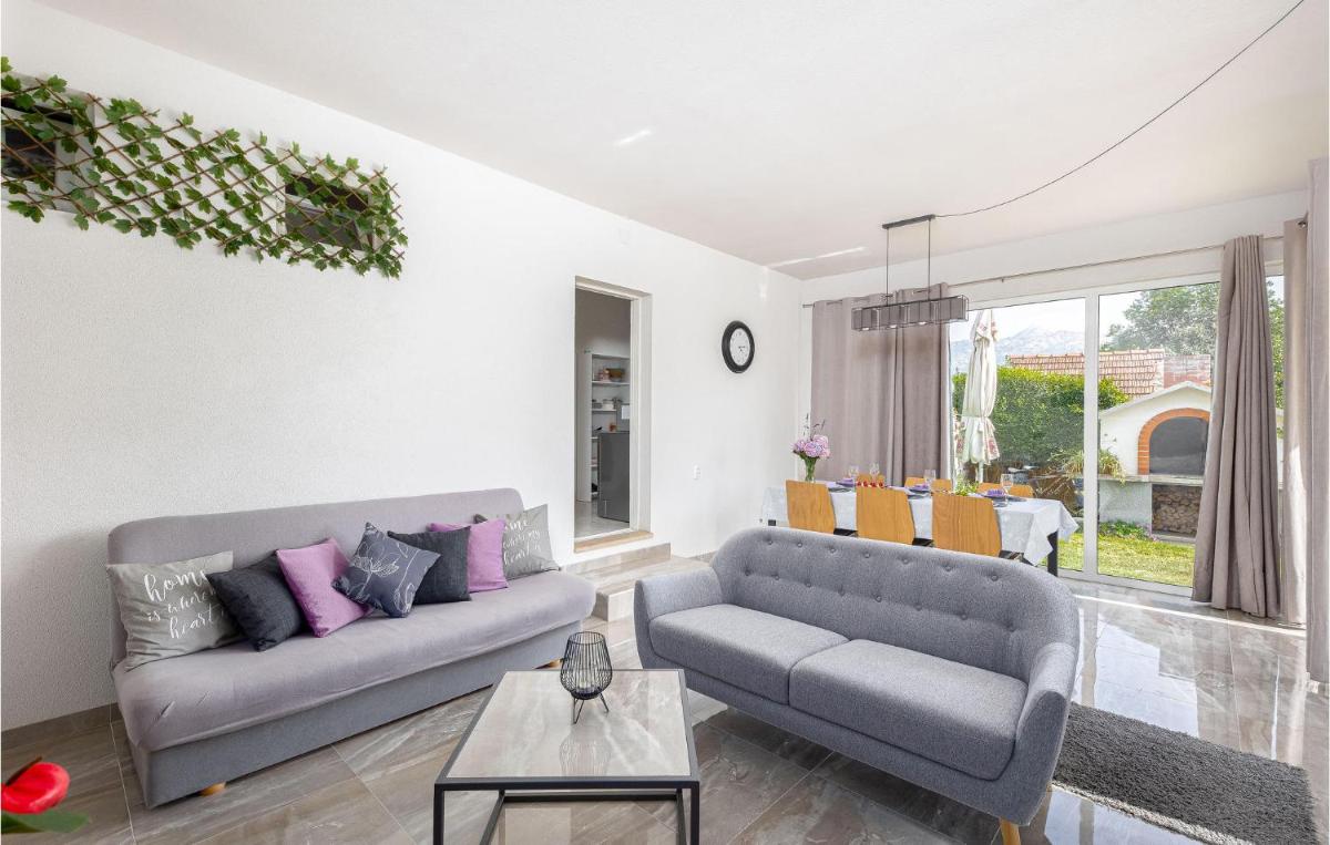 Cozy Home In Dugopolje - Housity