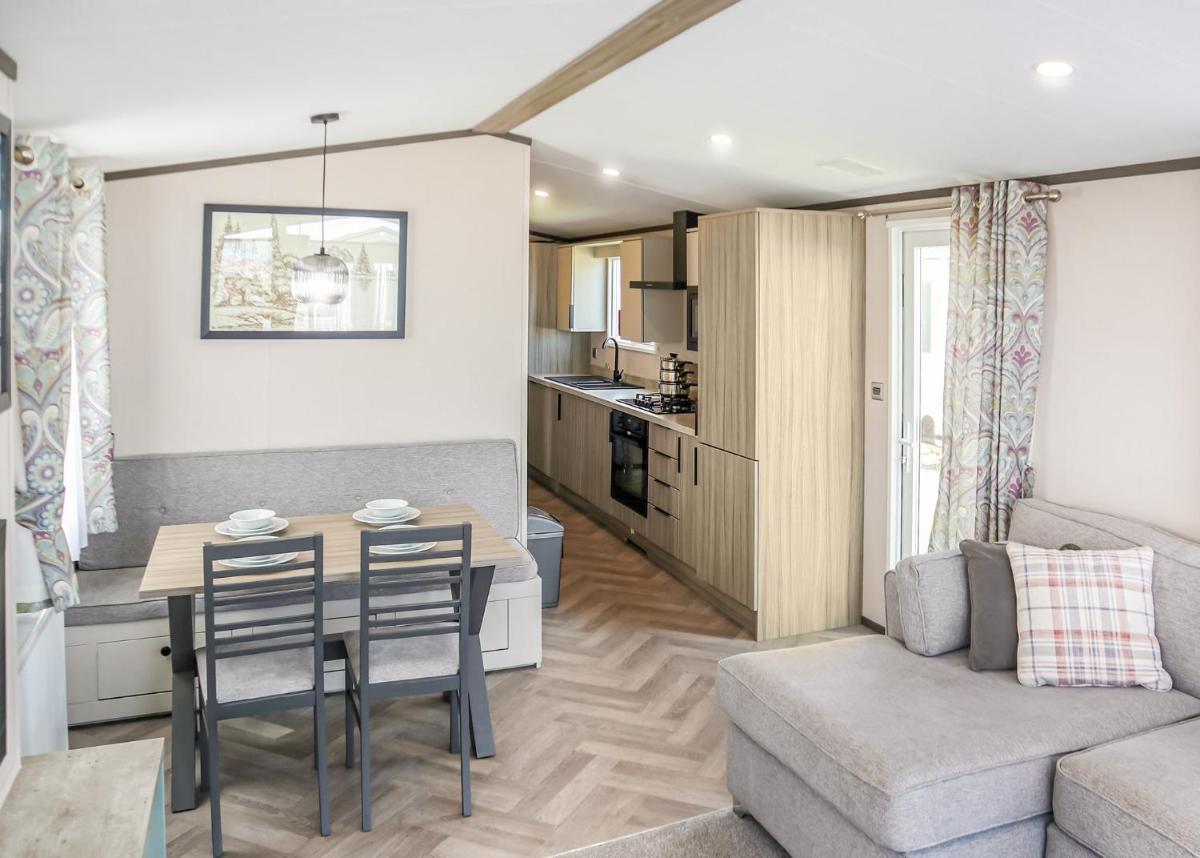 Golden Palm Resort - Housity