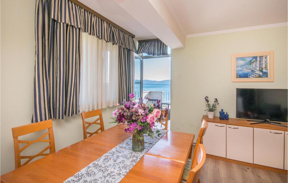 Pet Friendly Apartment In Turanj With Wifi - Housity