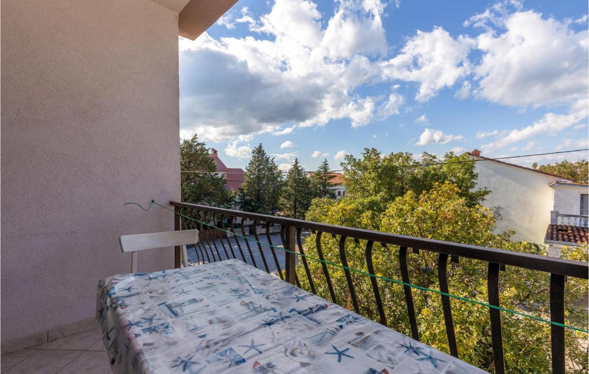 Nice Apartment In Jadranovo - Housity
