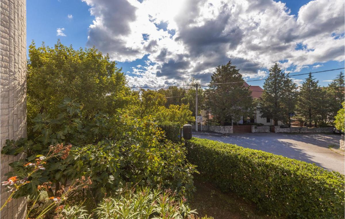 Nice Apartment In Jadranovo - Housity