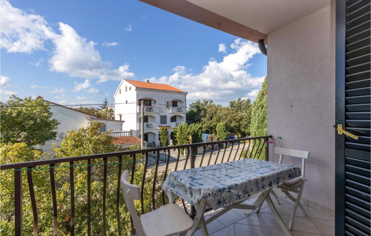 Nice Apartment In Jadranovo - Housity