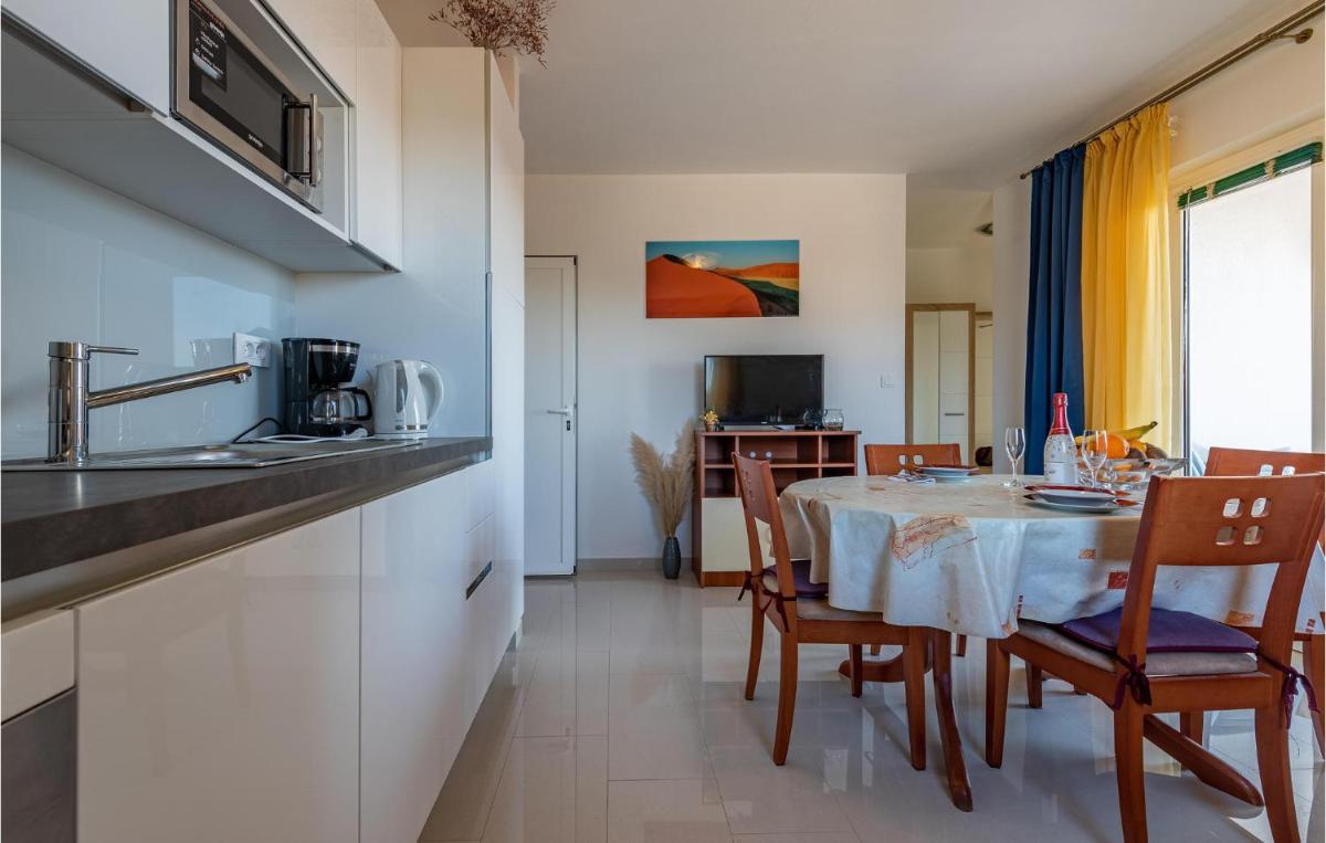 Awesome Apartment In Pakostane With Wifi - Housity