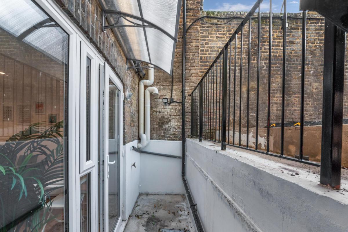 Flat in Dalston, London - Housity