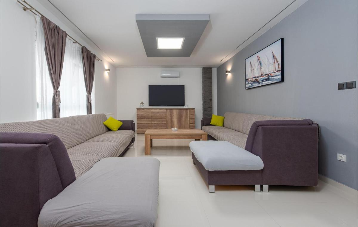 Awesome Home In Zadar With Wifi - Housity