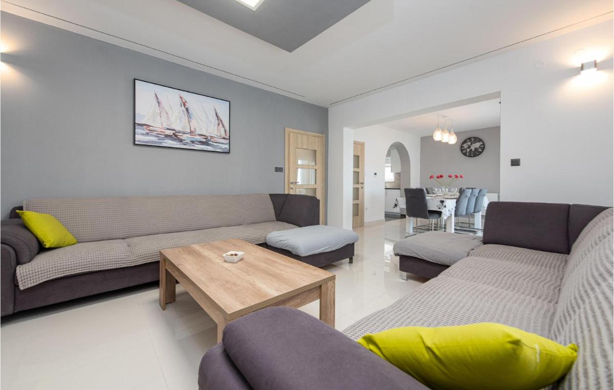 Awesome Home In Zadar With Wifi - Housity