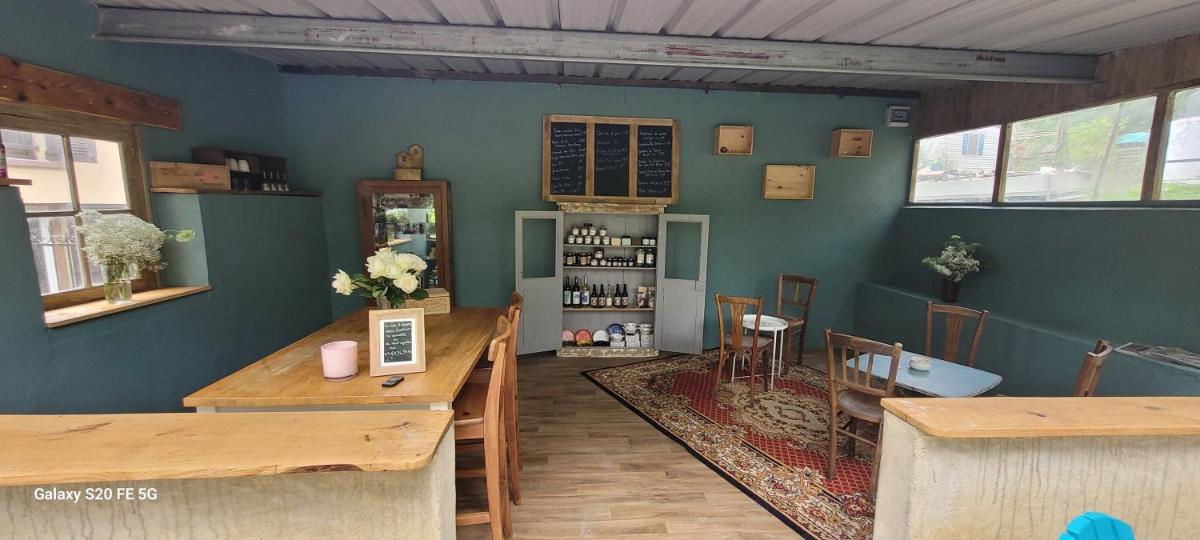CHEZ JOSETTE caravane Camping le sorbier Montignac Lascaux - Housity