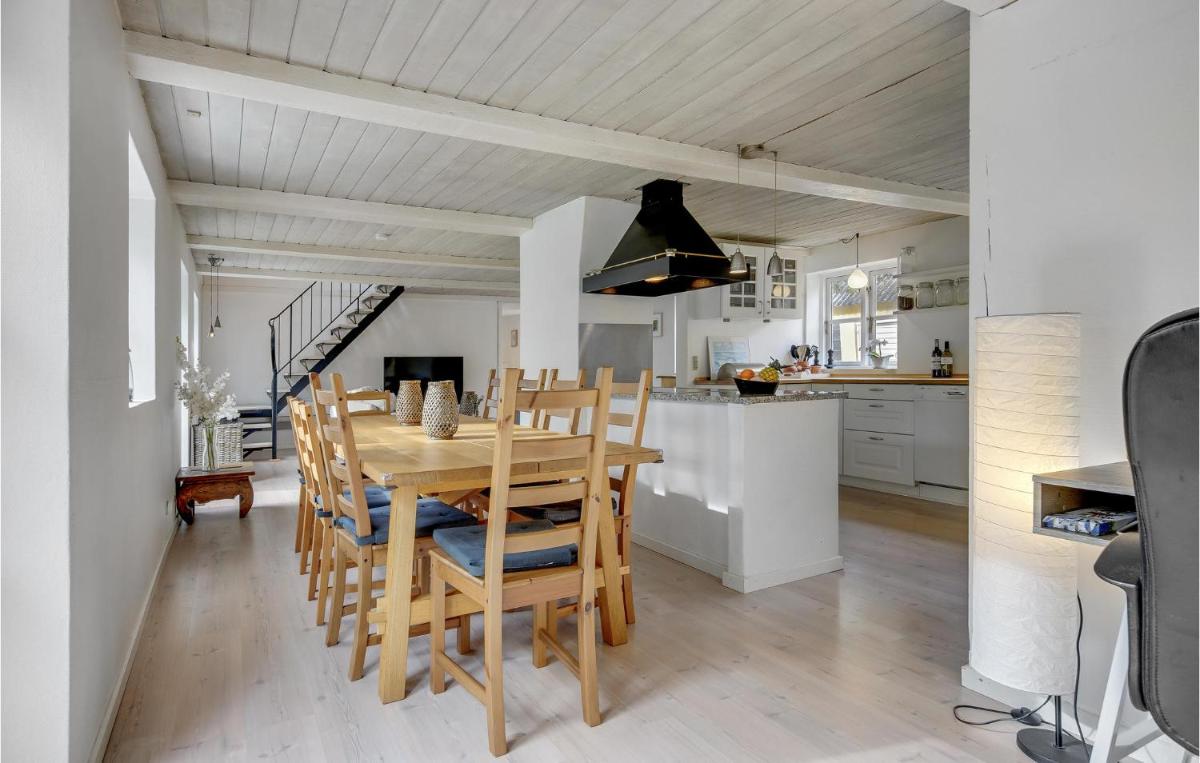 Holiday Home Vejby Strand With Shower And Fireplace - Housity