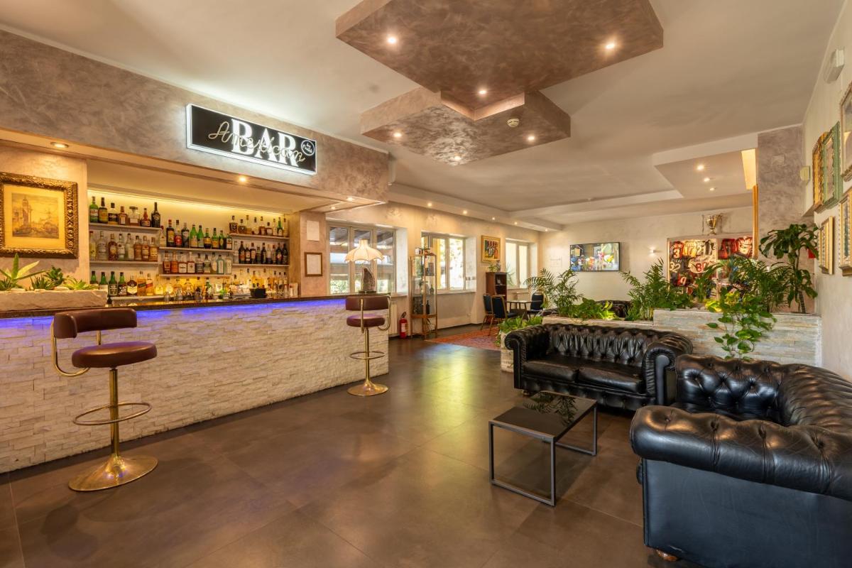 Hotel Villa - Housity