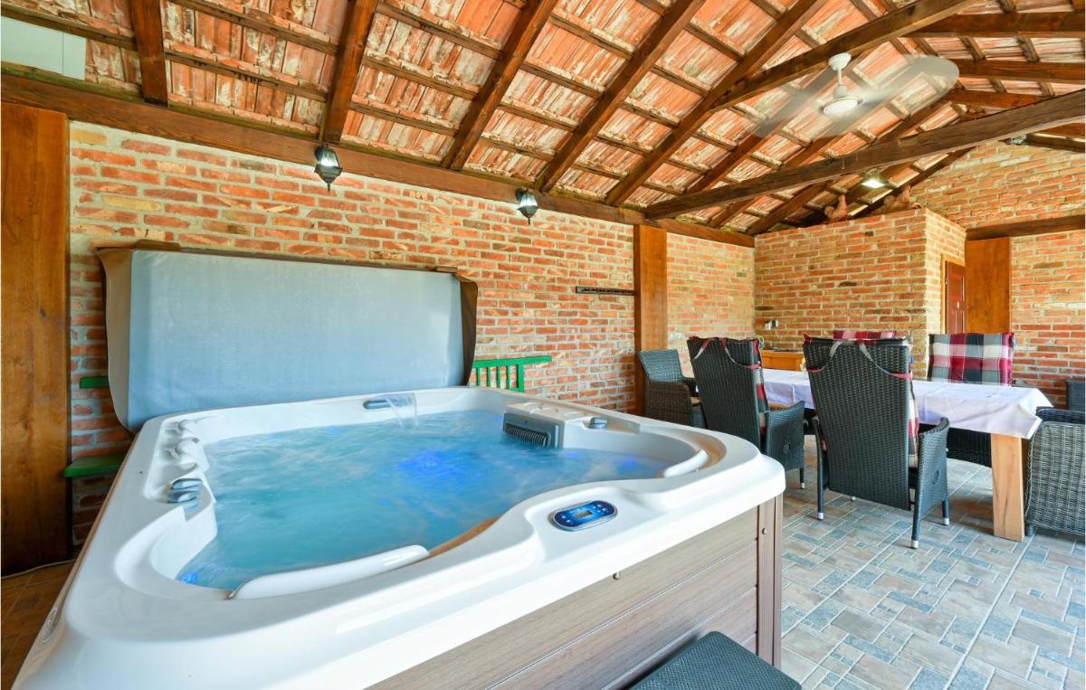 Amazing Home In Sovari With Sauna - Housity
