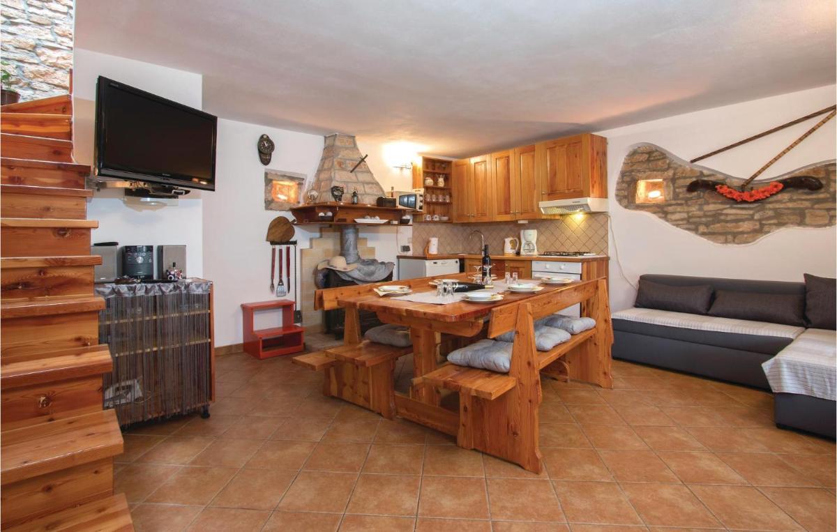 Lovely Home In Svetvincenat With Wifi - Housity