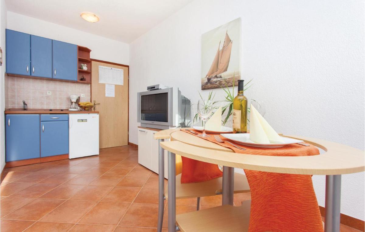 Lovely Apartment In Kornic With Wifi - Housity
