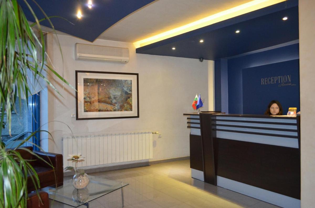 Riverside Family Hotel - Hizvo