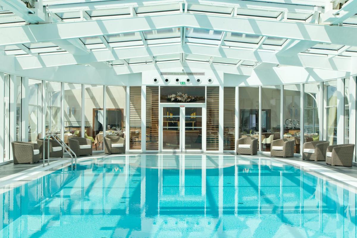 Piscine de l'établissement Miramar La Cigale Hotel Thalasso & Spa ou située à proximité