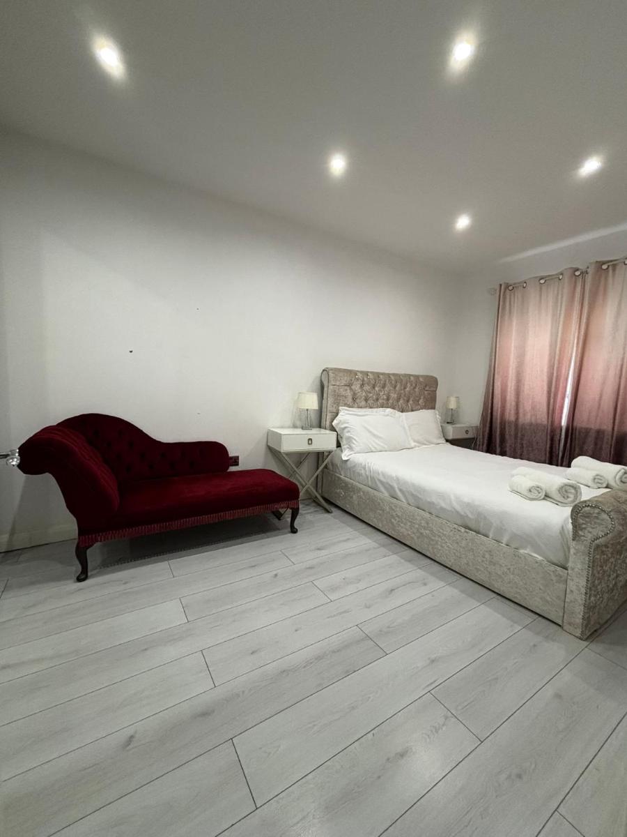 Cheerful 2 Bedroom Bungalow fully Furnished - Housity
